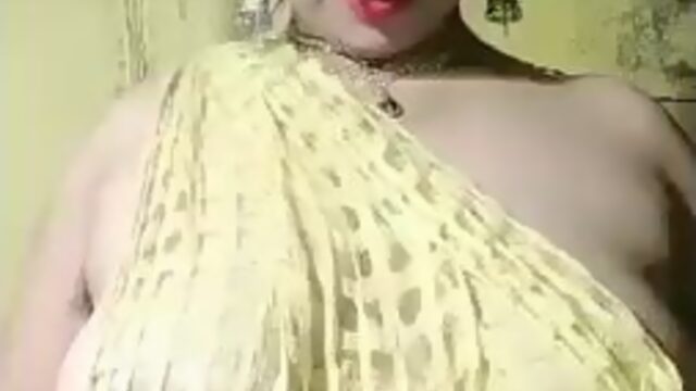 Beautiful Indian Chubby Girl - XVIDEOS.COM.mp4