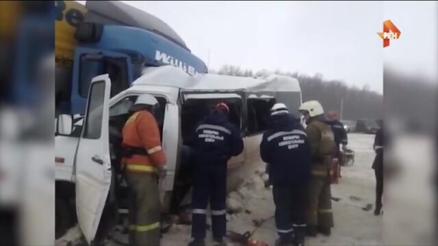 В районе ДТП, унесшего жизни 9 человек, ограничили движение (видео)