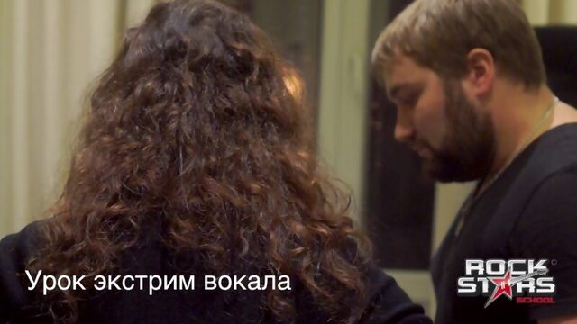 Настя на уроке экстрим вокала в Rock Stars School