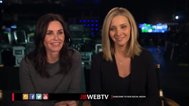 Courtney Cox and Lisa Kudrow a friends reunion for a good cause