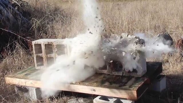 [Zёбра] .50 BMG против шлакоблоков | Сломанное ранчо | Перевод Яндекса